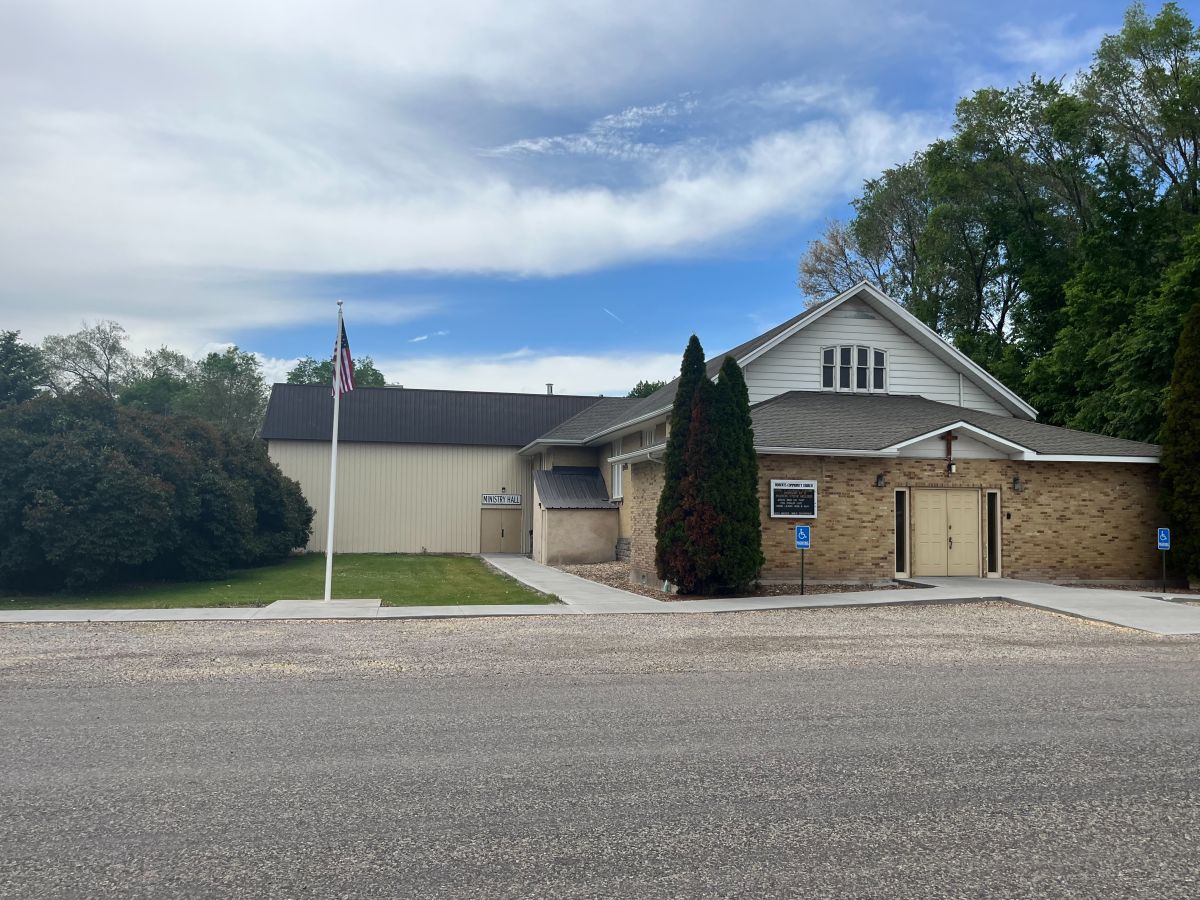 Roberts Community church picture